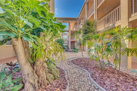 1330 Glen Oaks Dr E #169D, Sarasota, FL 34232