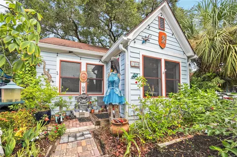 1208 12th St W, Bradenton, FL 34205