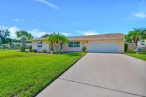 5719 1st Avenue Dr W, Bradenton, FL 34209