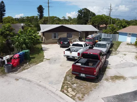 1013 57th Avenue Dr E, Bradenton, FL 34203