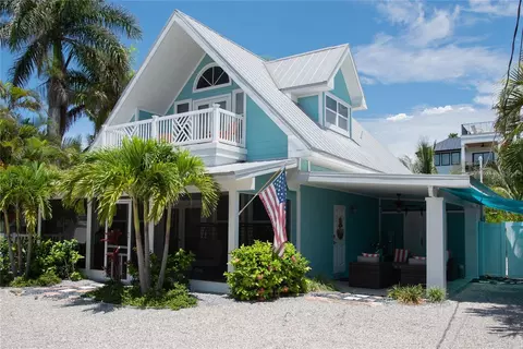 5621 Gulf Dr, Holmes Beach, FL 34217