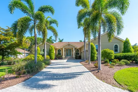 1603 Landfall Dr, Nokomis, FL 34275