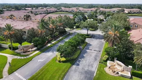 3460 Parkridge Cir #33-103, Sarasota, FL 34243