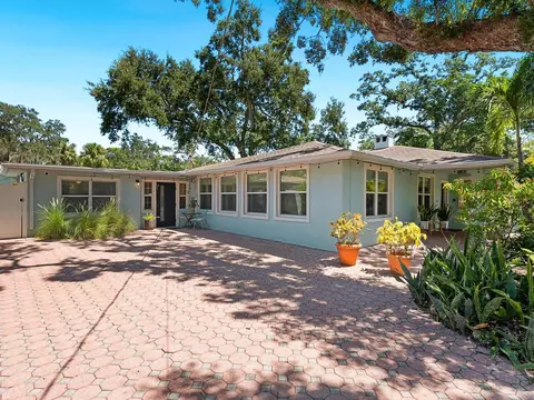 981 Caloosa Dr, Sarasota, FL 34234