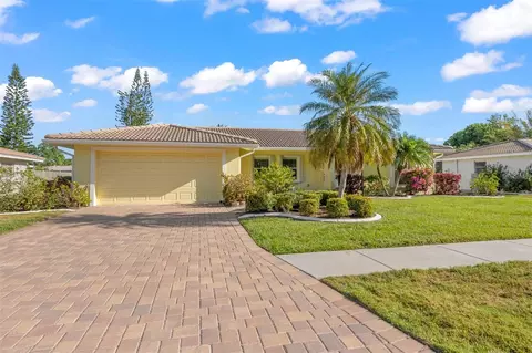 2431 Cass St, Sarasota, FL 34231