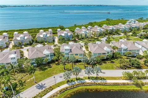 363 Compass Point Dr #202, Bradenton, FL 34209