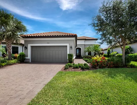 8724 Amaretto Ave, Sarasota, FL 34238