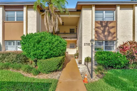 2752 Clubhouse Dr #204, Sarasota, FL 34232