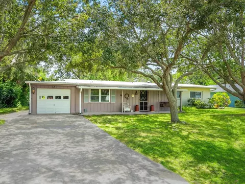 1008 Danny Dr, Sarasota, FL 34243