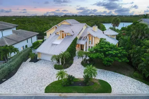 5330 Siesta Cove Dr, Sarasota, FL 34242
