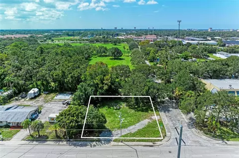2666 17th St, Sarasota, FL 34234