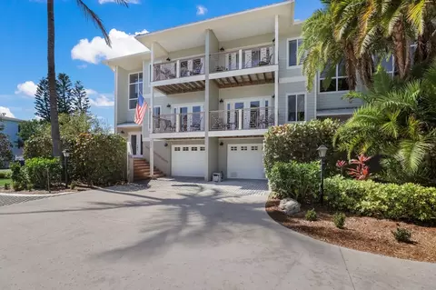3806 6th Ave, Holmes Beach, FL 34217