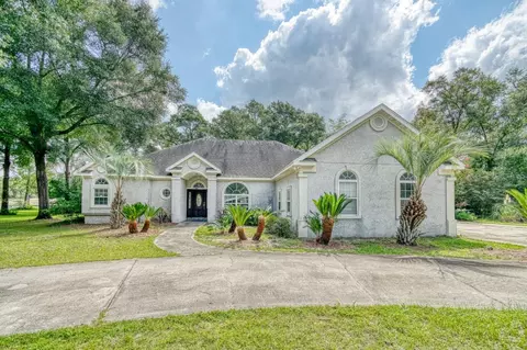 141 Country Club Dr, Crawfordville, FL 32327