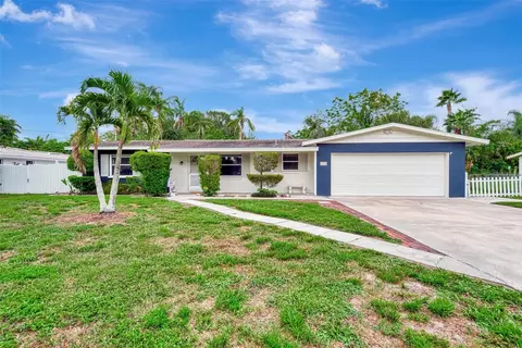 2105 Hyde Park Cir, Sarasota, FL 34239