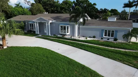 7507 Riverview Dr, Bradenton, FL 34209