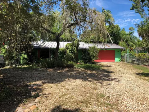 6833 Pine St, Longboat Key, FL 34228
