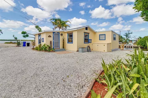 2662 Coco Plum Dr, Matlacha, FL 33993