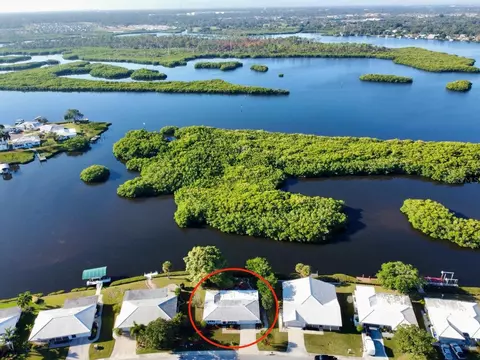 3810 Joyce Dr, Bradenton, FL 34208