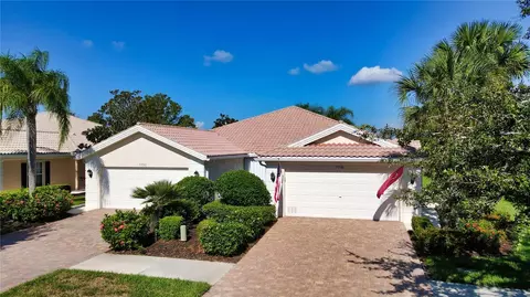 7716 Camminare Dr, Sarasota, FL 34238