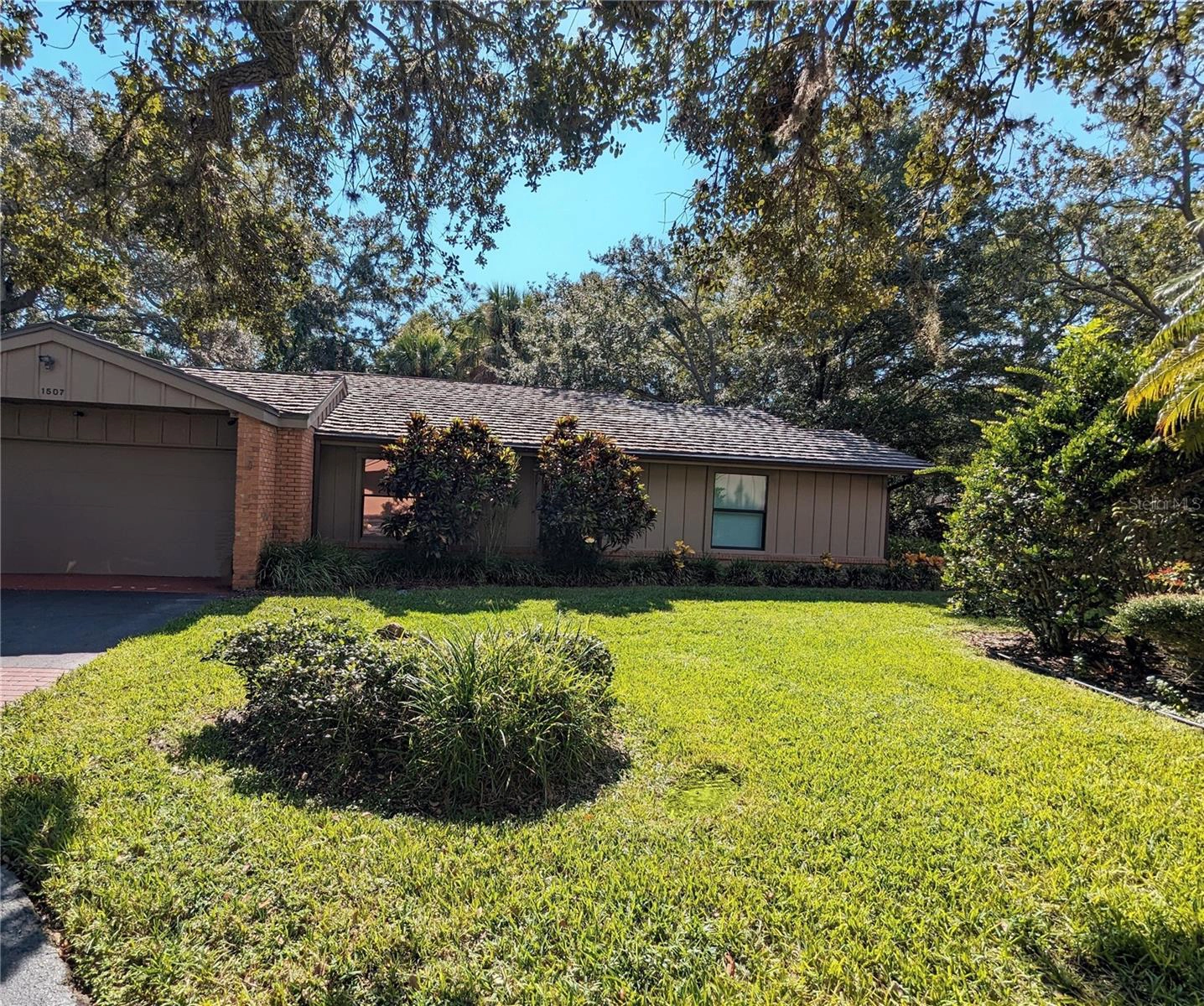 1507 Water Oak Way S  