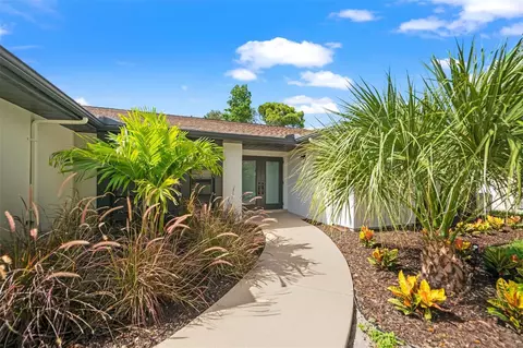 2516 Regatta Dr, Sarasota, FL 34231