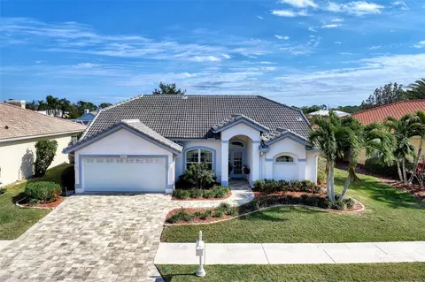 8939 Huntington Pointe Dr, Sarasota, FL 34238
