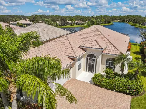 8372 Jesolo Ln, Sarasota, FL 34238
