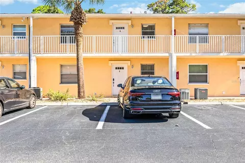 954 La Costa Cir #6, Sarasota, FL 34237