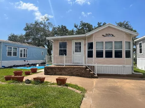 27 Lancer Dr, Nokomis, FL 34275