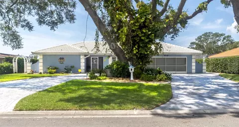 413 Signorelli Dr, Nokomis, FL 34275