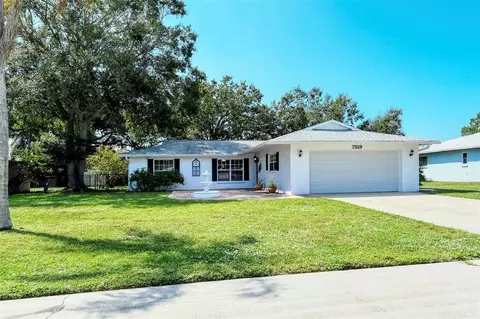 7319 Uranus Dr, Sarasota, FL 34243