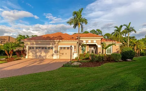 8276 Larkspur Cir, Sarasota, FL 34241