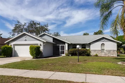 1800 Towering Oak Dr, Sarasota, FL 34232