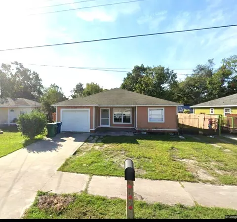 1108 61st Ave E, Bradenton, FL 34203