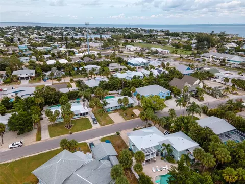 306 57th St, Holmes Beach, FL 34217