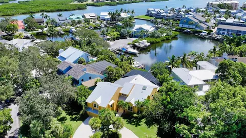 5825 Riegels Harbor Rd, Sarasota, FL 34242
