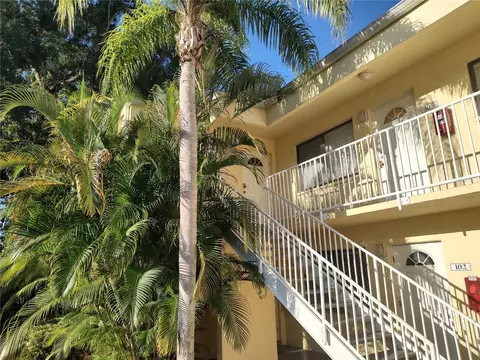 5310 26th St W #104, Bradenton, FL 34207