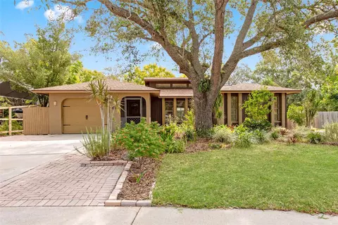 2865 Indianwood Dr, Sarasota, FL 34232