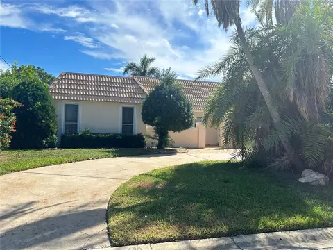 630 Emerald Ln, Holmes Beach, FL 34217
