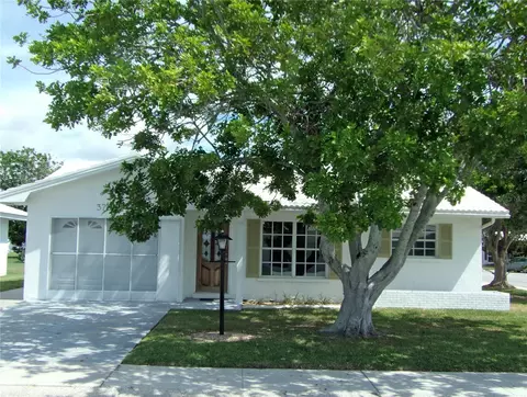 3709 Joyce Dr, Bradenton, FL 34208
