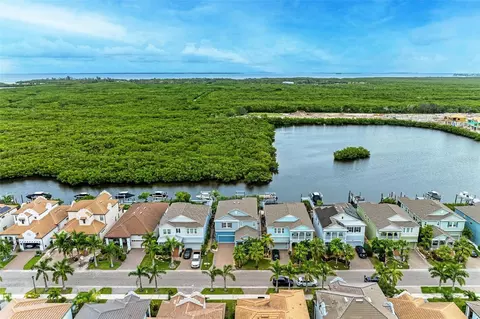 1018 Seagrape Dr, Ruskin, FL 33570