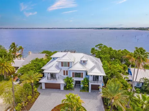 523 56th St, Holmes Beach, FL 34217