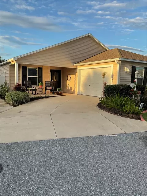 838 Amber Ct, The Villages, FL 32163