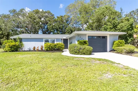 2424 Breakwater Cir, Sarasota, FL 34231