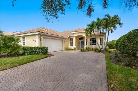 7243 Brambury Ct, Sarasota, FL 34238