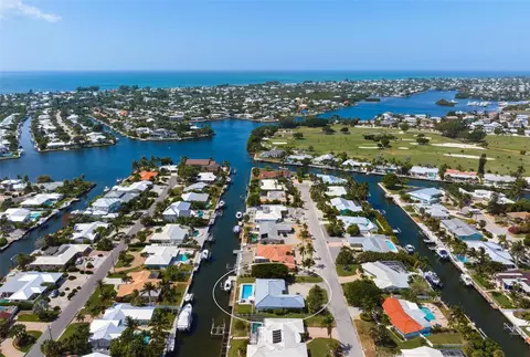 622 Emerald Ln, Holmes Beach, FL 34217