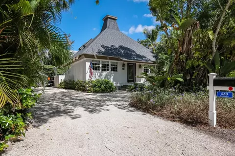 560 Broadway St, Longboat Key, FL 34228
