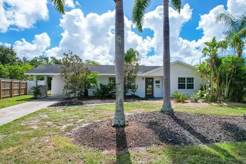 2224 Valencia Dr, Sarasota, FL 34239