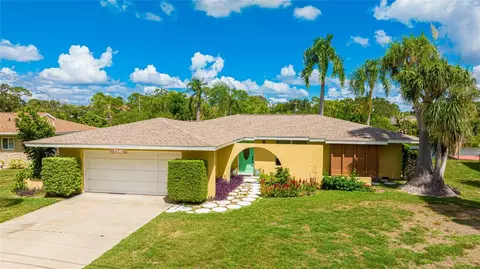 3341 Mayflower St, Sarasota, FL 34231