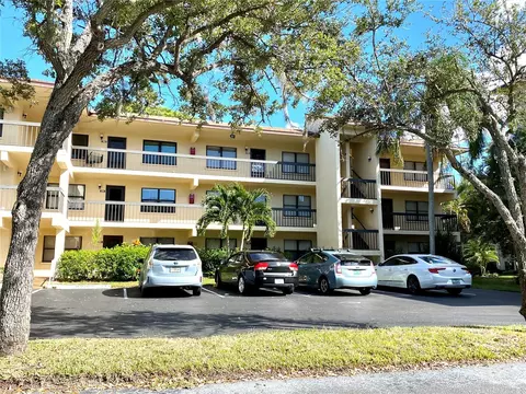 425 30th Ave W #C111, Bradenton, FL 34205